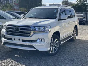 Toyota Land Cruiser 4.6 V8 ZX 2019 White