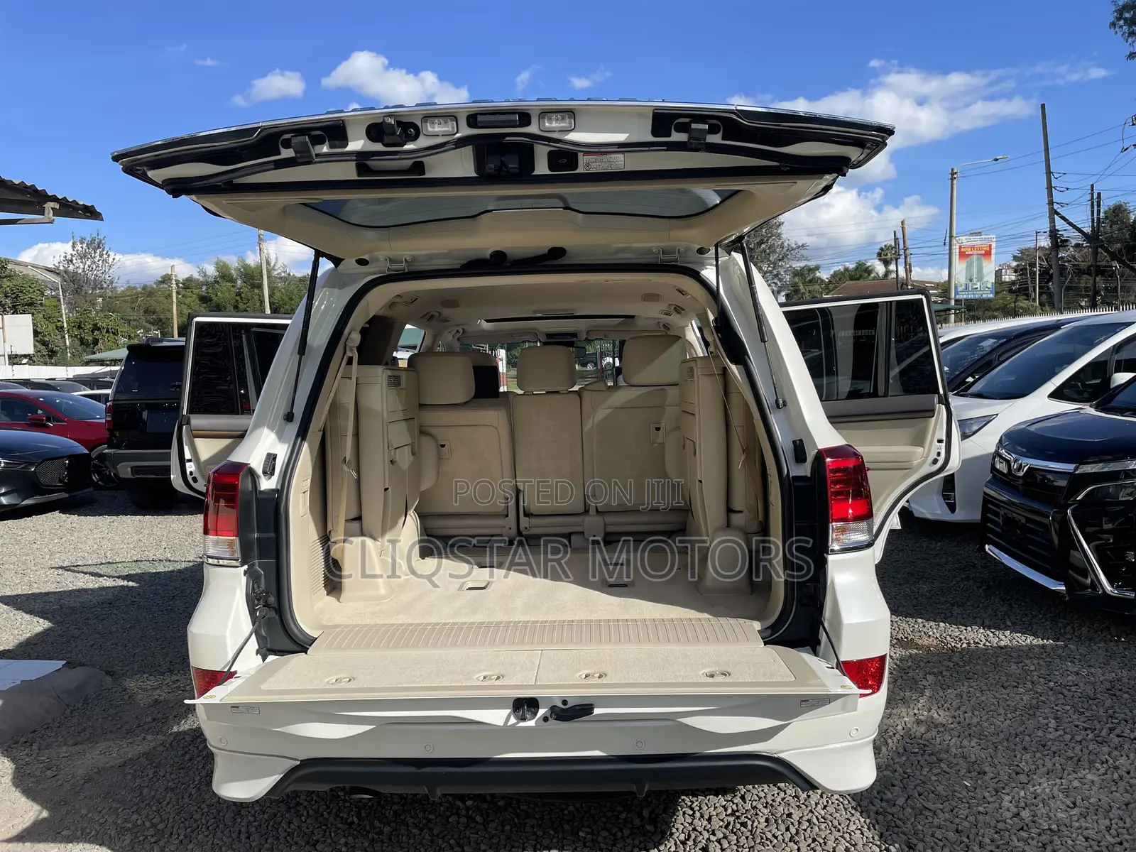 Toyota Land Cruiser 4.6 V8 ZX 2019 White