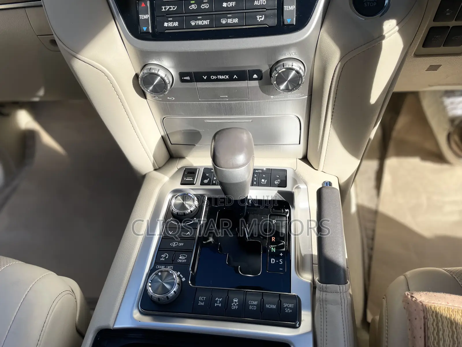 Toyota Land Cruiser 4.6 V8 ZX 2019 White