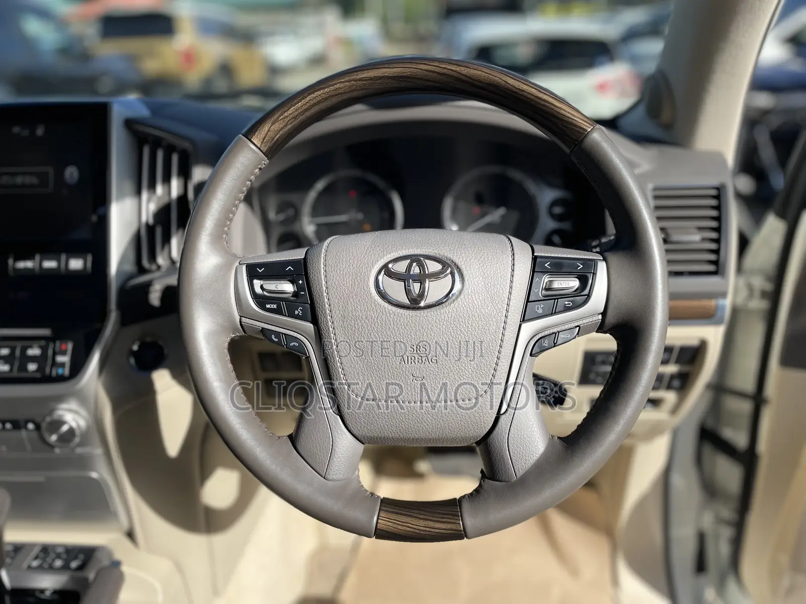 Toyota Land Cruiser 4.6 V8 ZX 2019 White