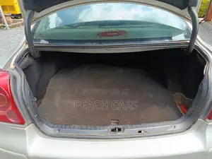 Toyota Avensis 2004 Silver