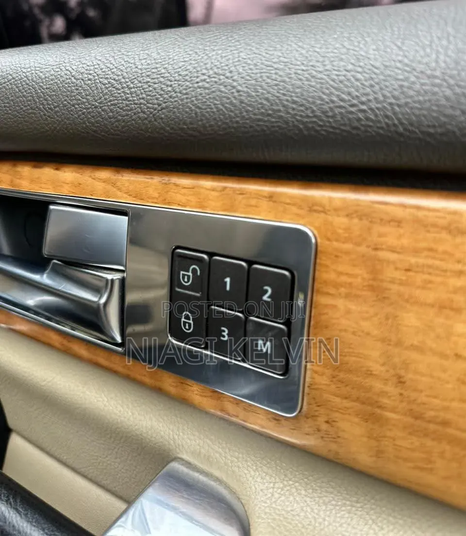 Land Rover Discovery 2013 Gray