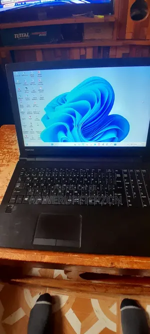 Laptop Toshiba Satellite Pro U500 8GB Intel Core i5 HDD 320GB
