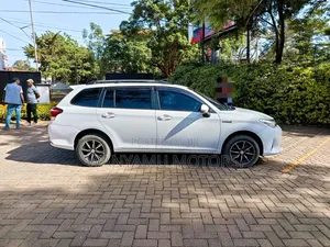 Toyota Corolla Fielder 2018 White