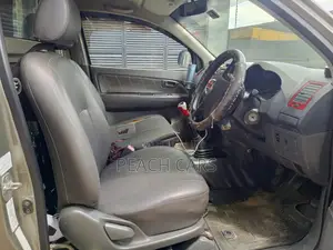Toyota Hilux 2015 Brown