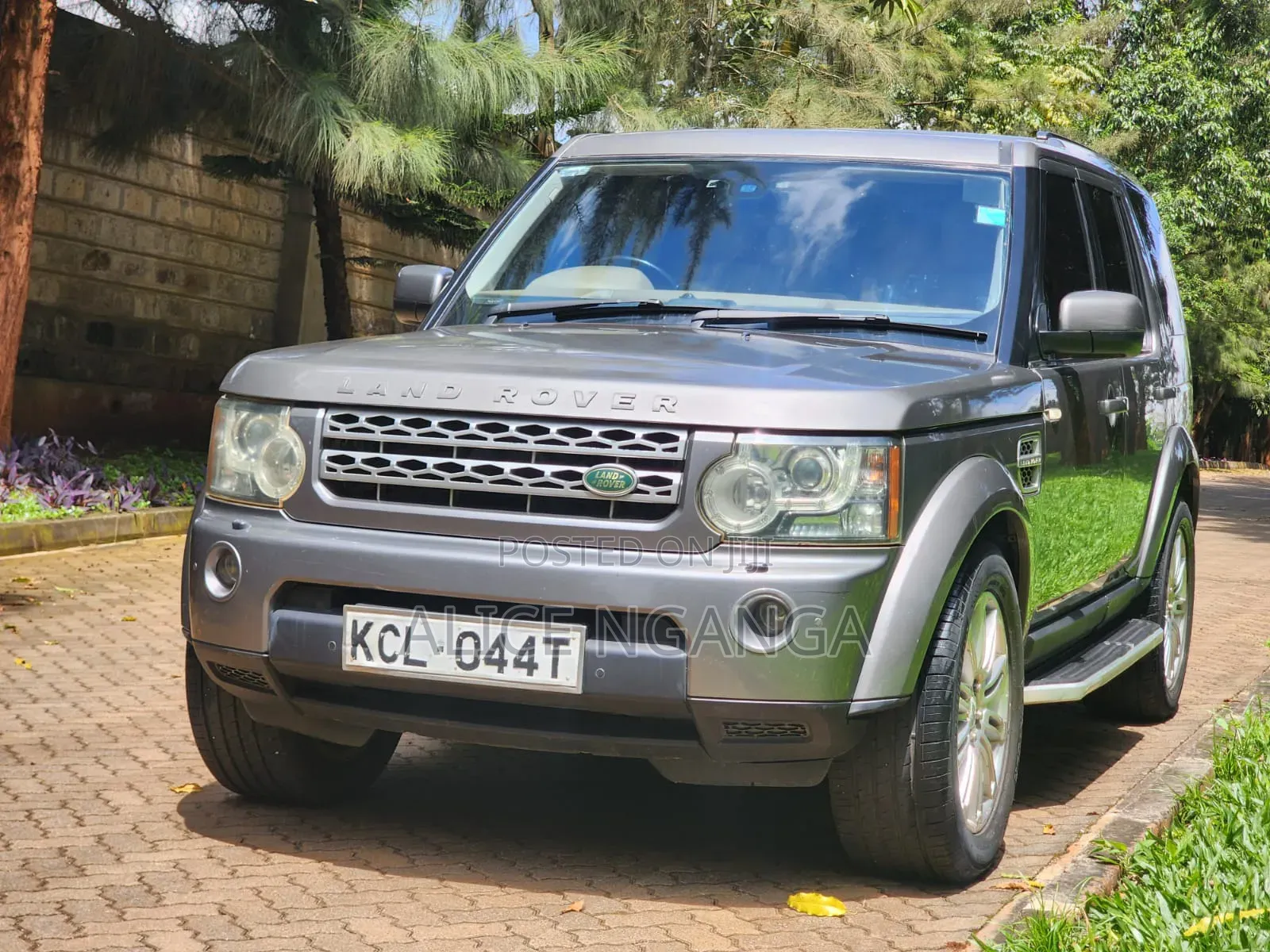 Land Rover Discovery 2010 Gray
