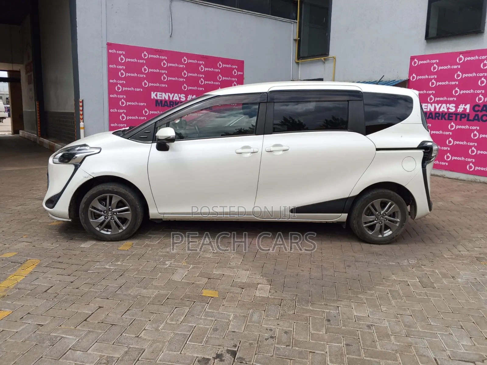 Toyota Sienta 2019 White