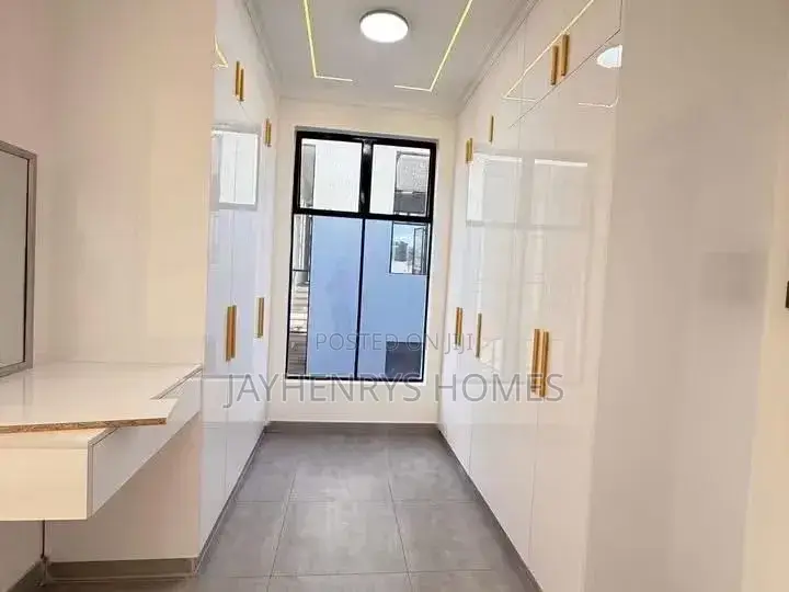 5bdrm House in Kwa Kairu for sale