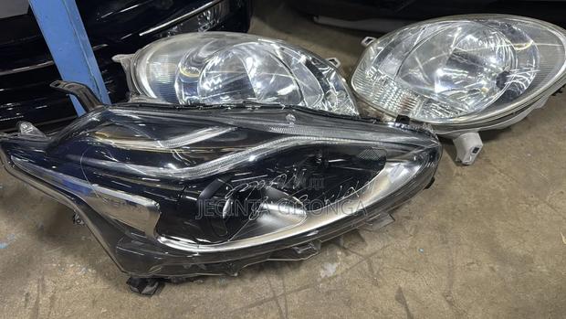 Sienta Headlight PQRT No 317