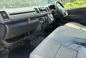 Toyota HiAce 2015 Silver
