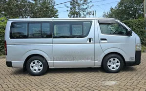 Toyota HiAce 2015 Silver