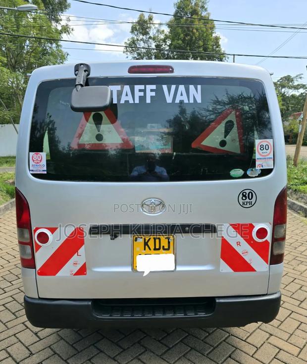 Toyota HiAce 2015 Silver