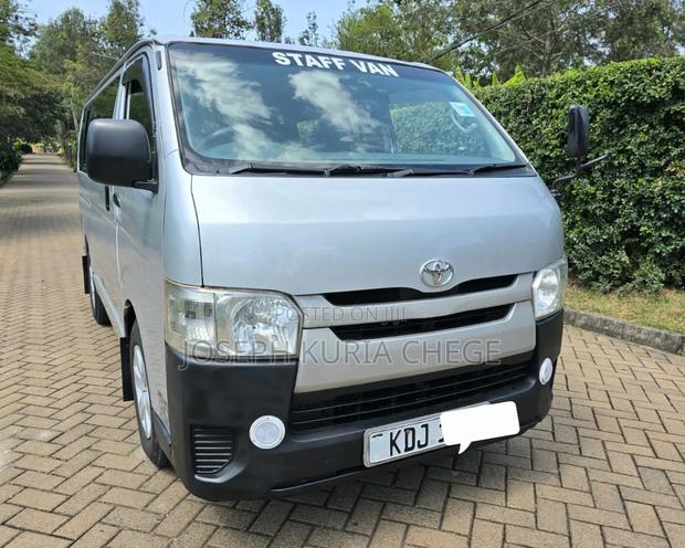 Toyota HiAce 2015 Silver - thumbnail 9