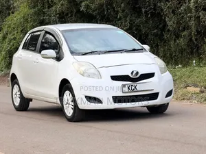 Toyota Vitz 2009 White
