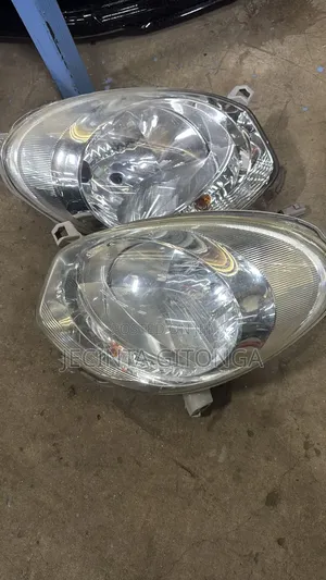 Toyota Passo 2010-2011 Headlight