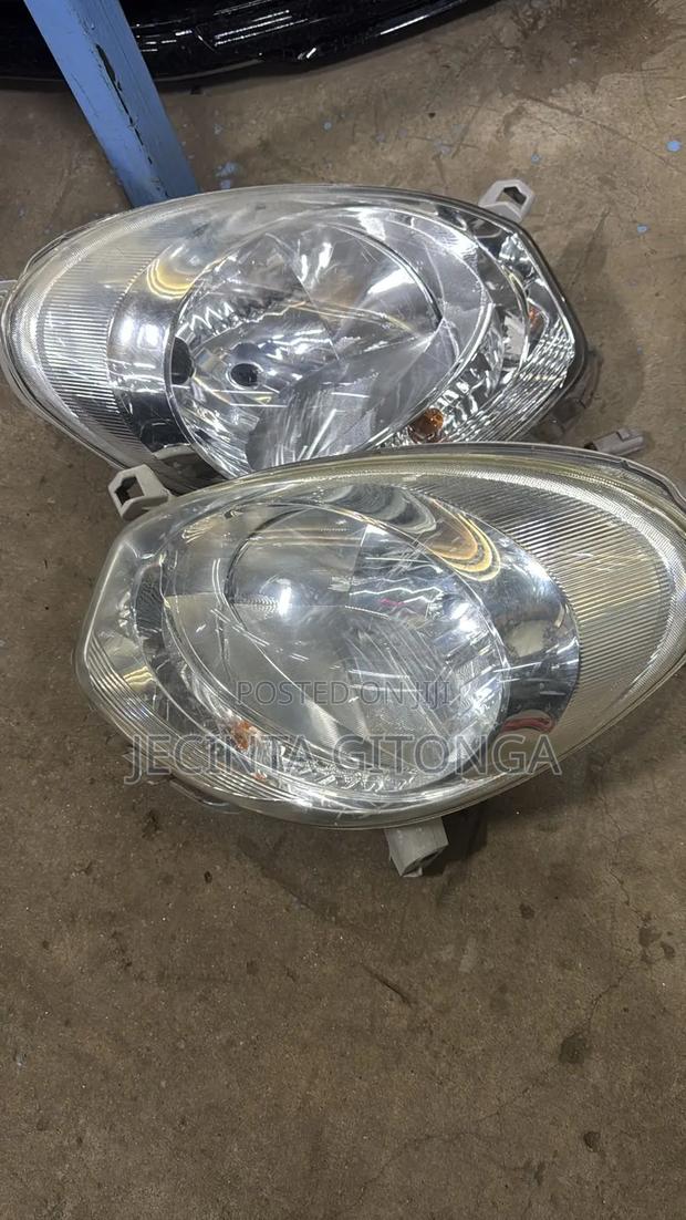 Toyota Passo 2010-2011 Headlight