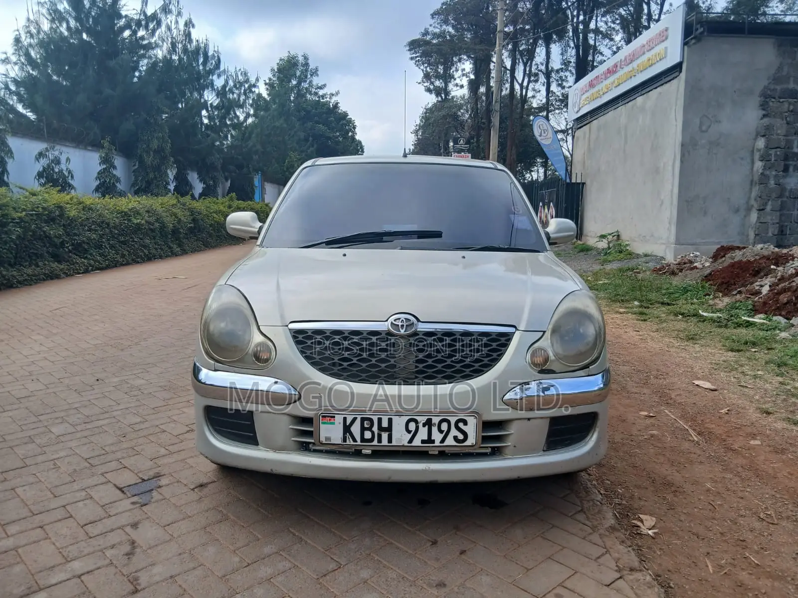 Toyota Duet 2002 Beige