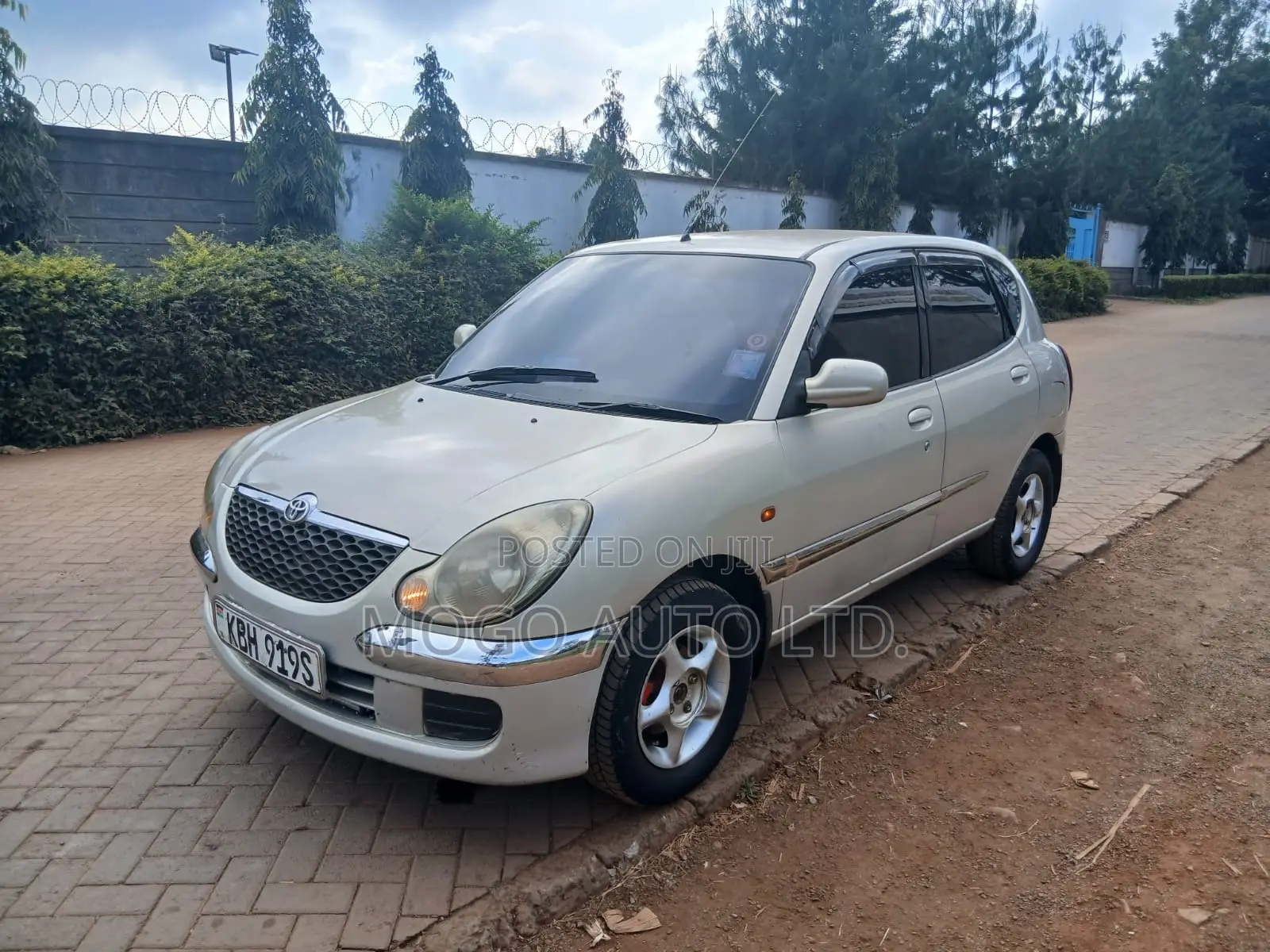 Toyota Duet 2002 Beige