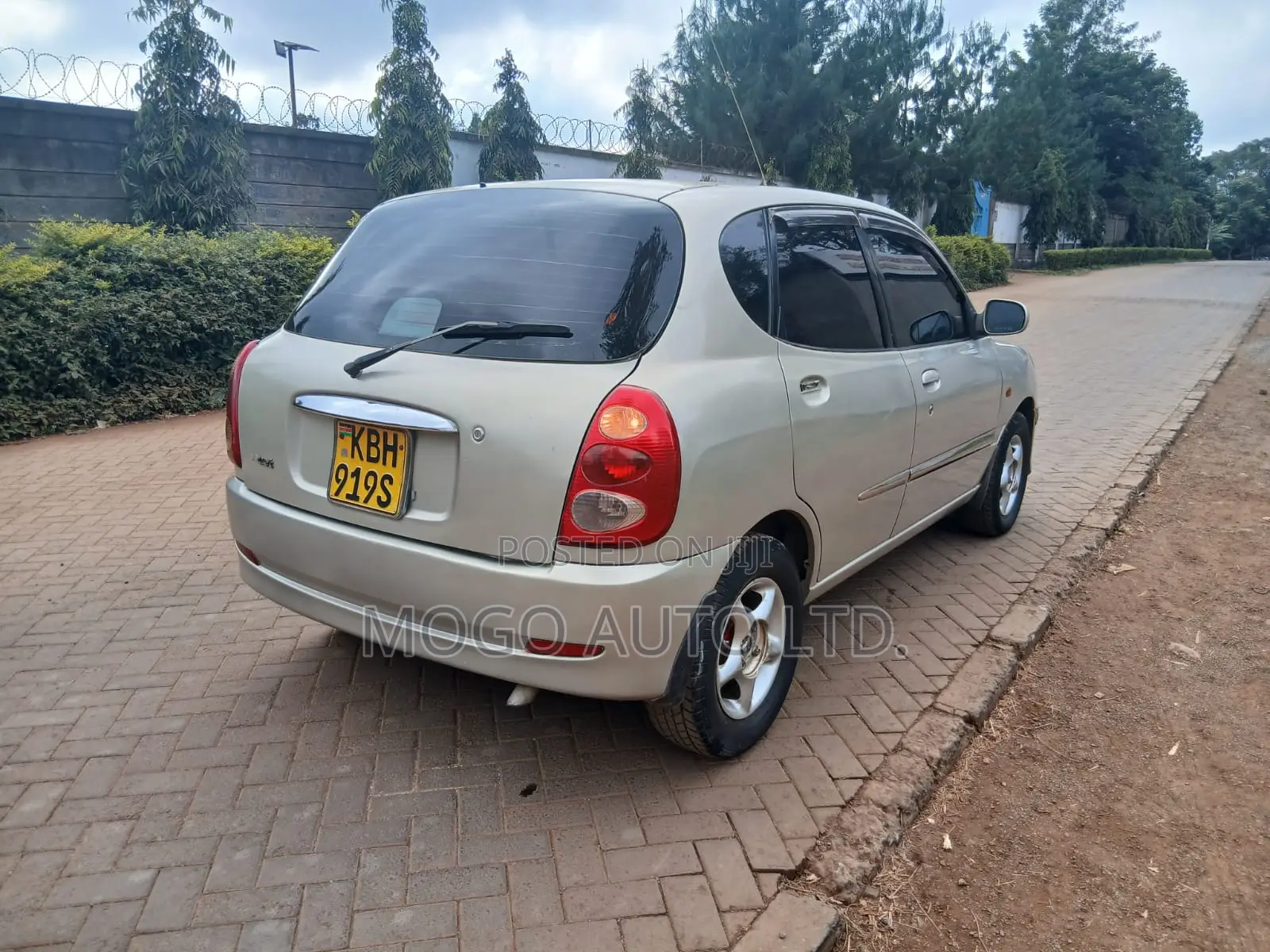 Toyota Duet 2002 Beige