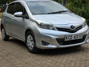 Toyota Vitz 2013 Silver