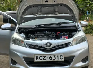 Toyota Vitz 2013 Silver