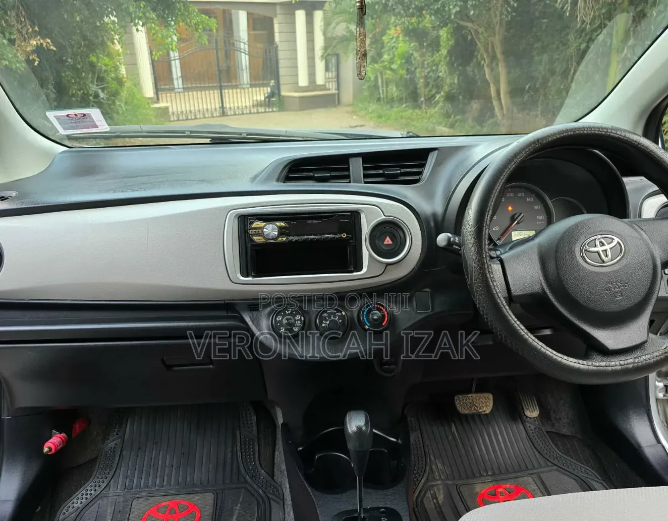 Toyota Vitz 2013 Silver