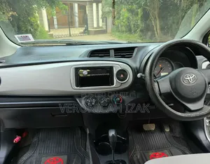 Toyota Vitz 2013 Silver
