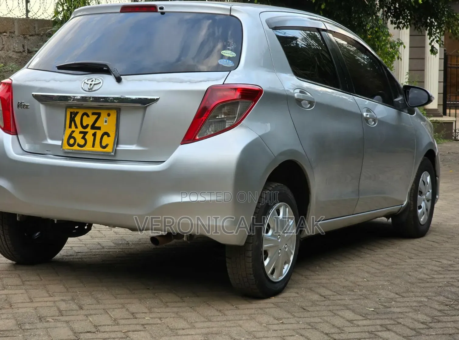 Toyota Vitz 2013 Silver