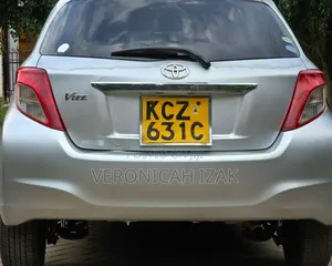 Toyota Vitz 2013 Silver