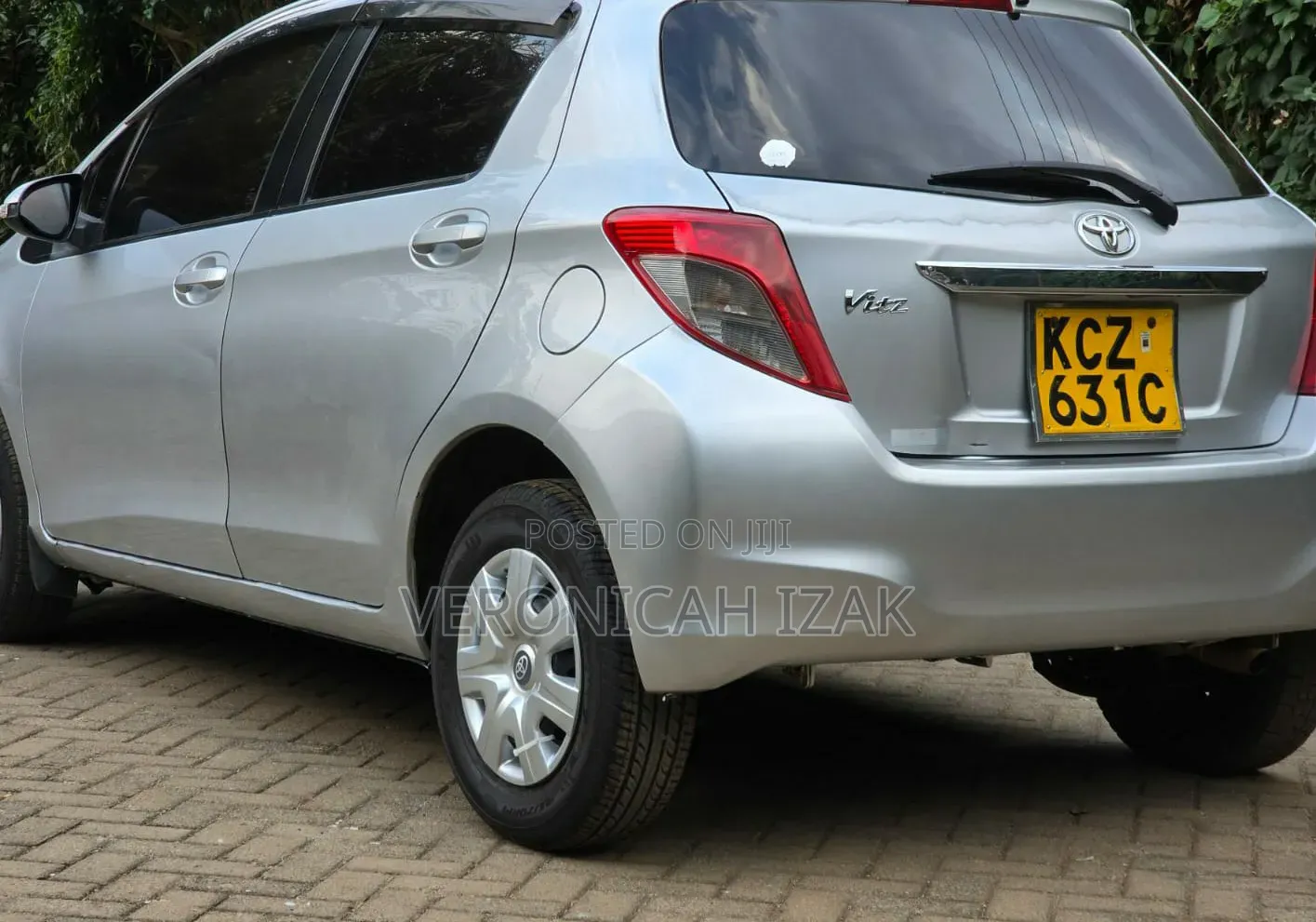 Toyota Vitz 2013 Silver