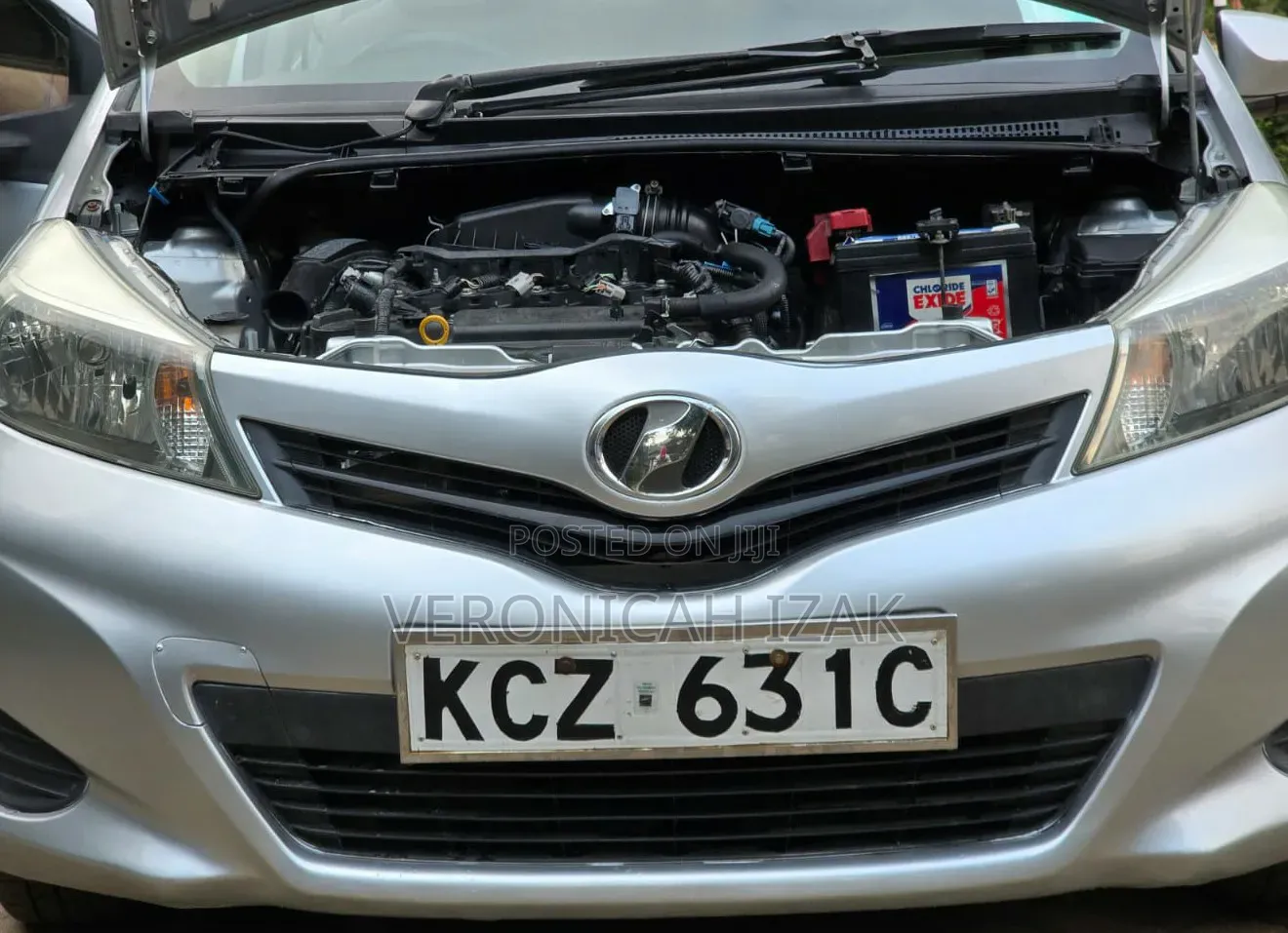 Toyota Vitz 2013 Silver