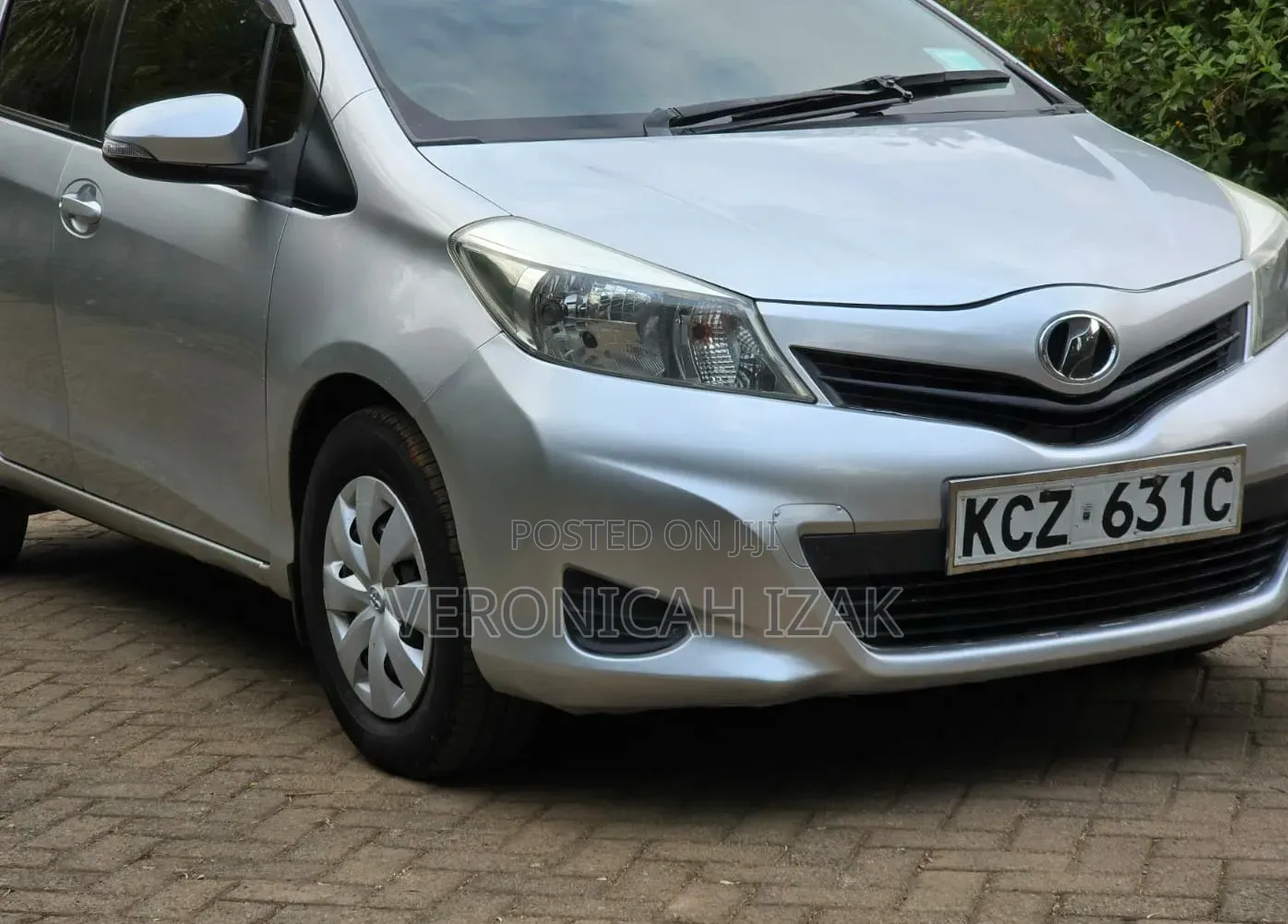 Toyota Vitz 2013 Silver