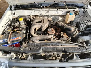 Nissan Hardbody 2004 White