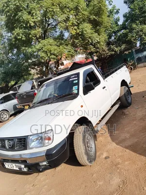 Nissan Hardbody 2004 White