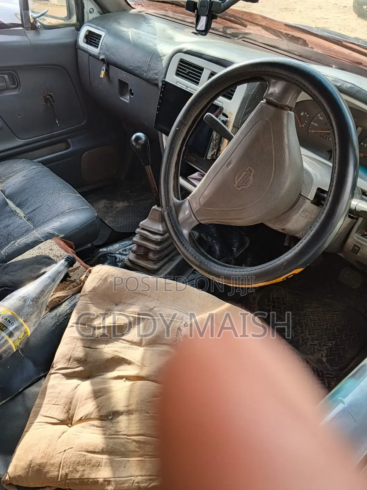 Nissan Hardbody 2004 White