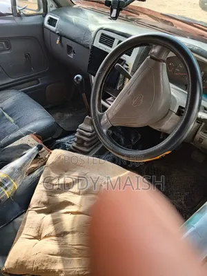 Nissan Hardbody 2004 White