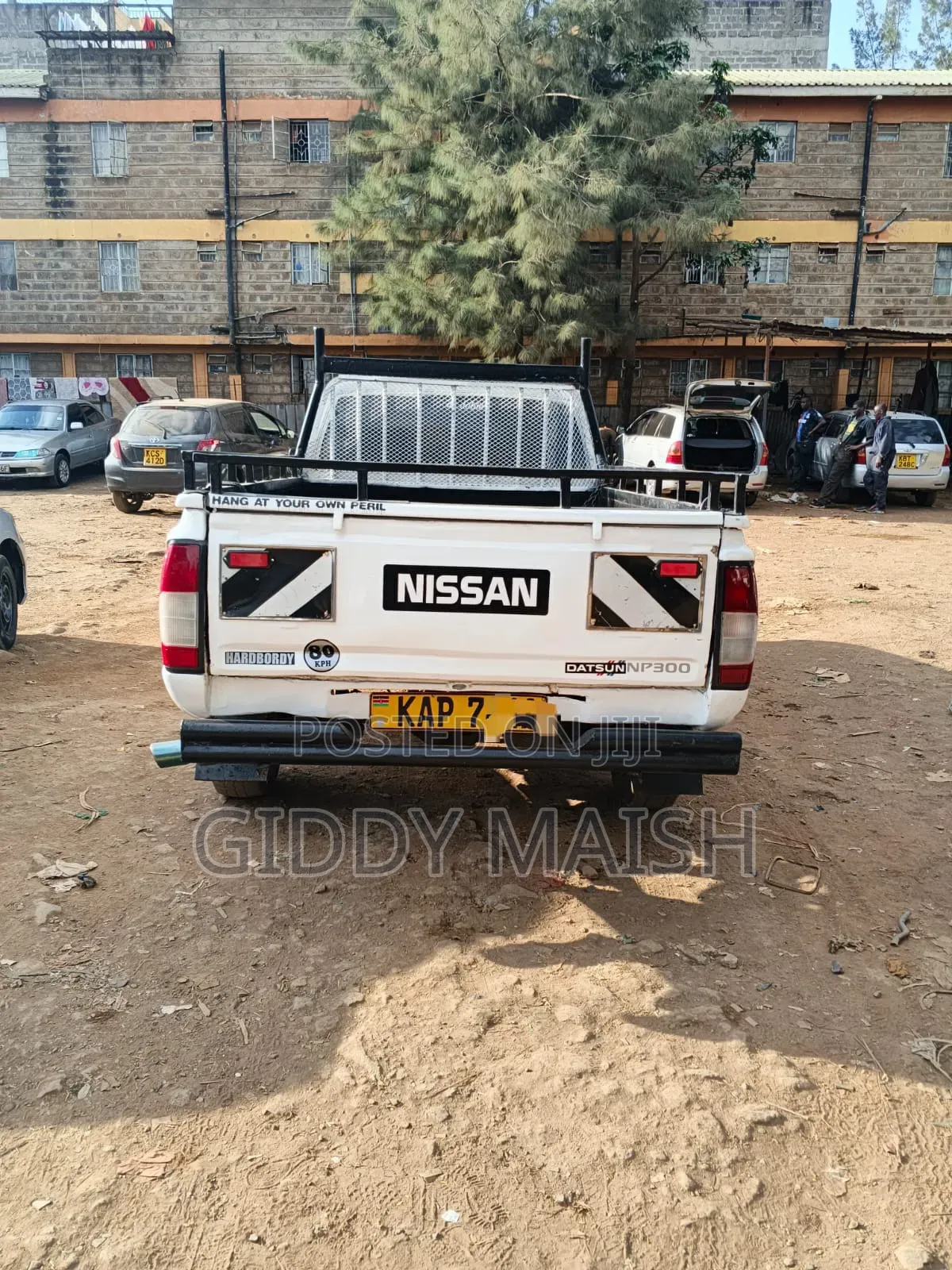 Nissan Hardbody 2004 White