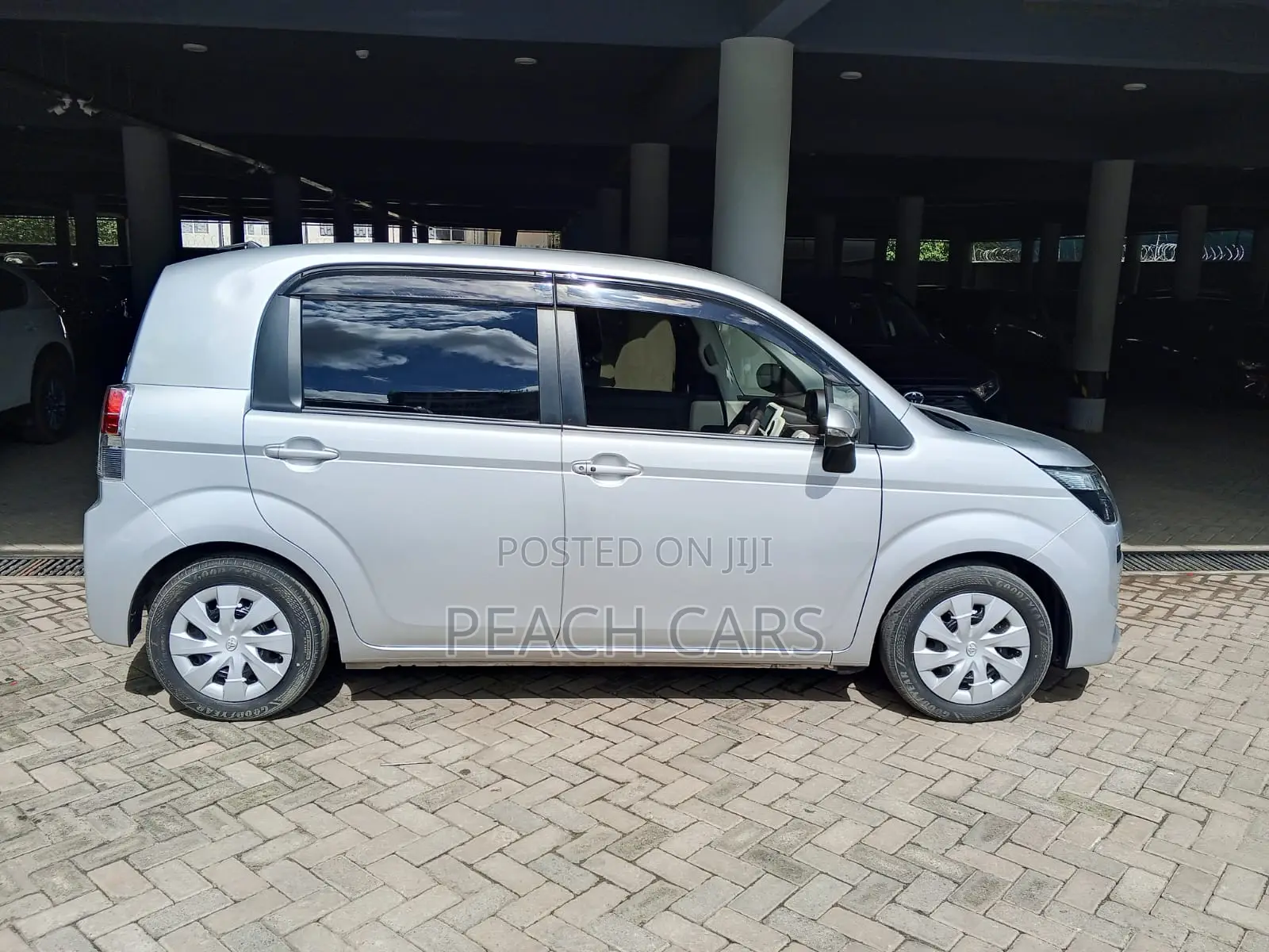 Toyota Spade 2019 Silver