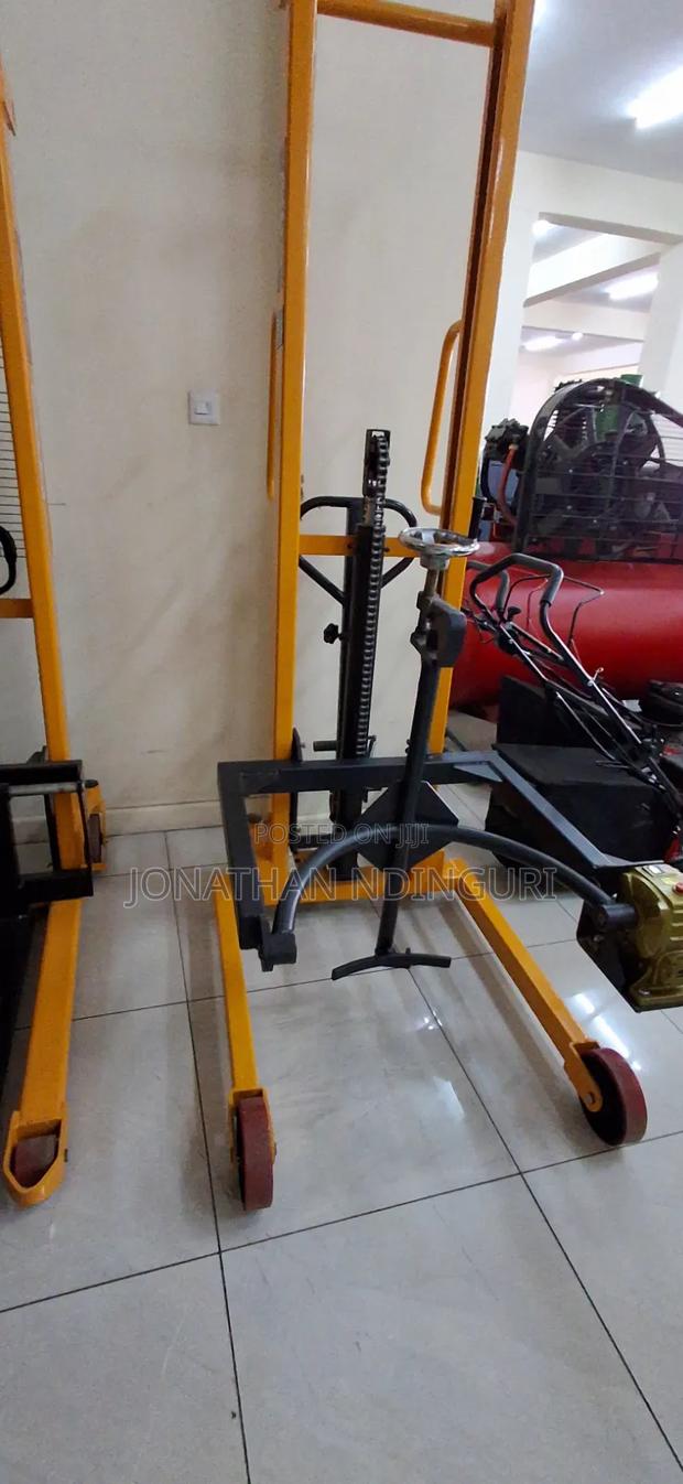 Manual Drum Stacker – Heavy Duty Lifting Solution - thumbnail 2