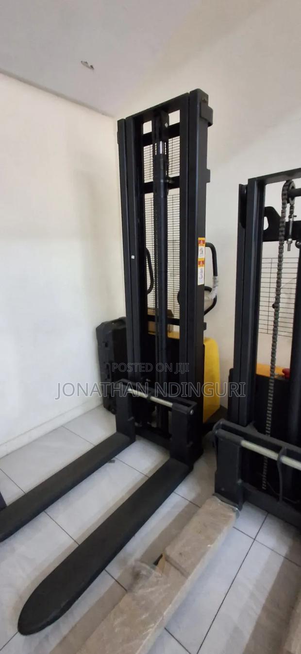 Warehouse Semi Electric Stacker Machine