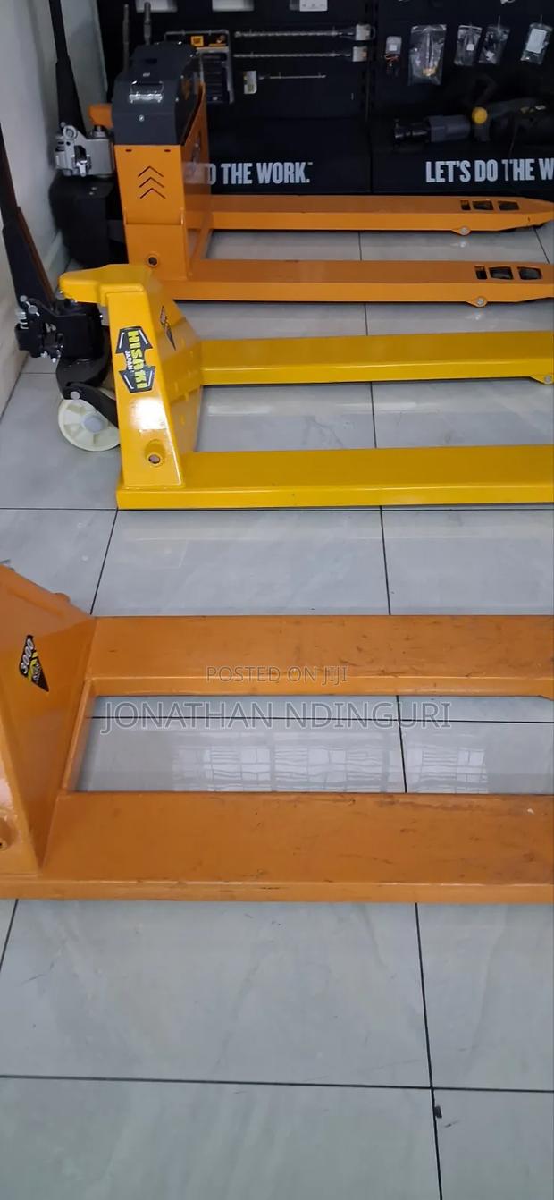 Heavy-Duty Pallet Truck