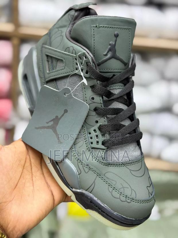 Jordan 4 Kaws