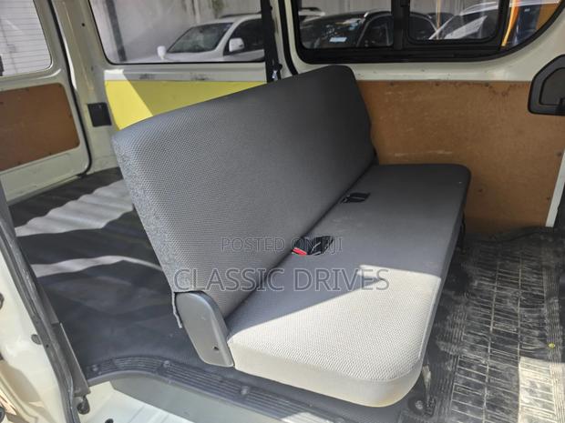 Toyota HiAce 2019 - thumbnail 5