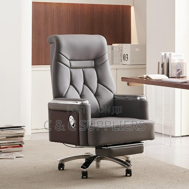 Gray Director's Leather Executive Seat. - thumbnail 3