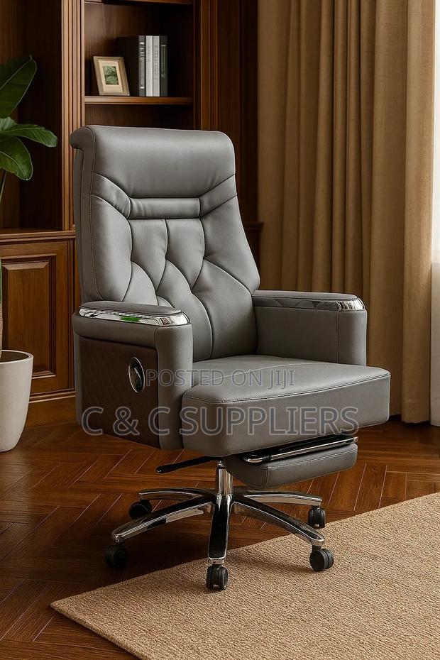 Gray Director's Leather Executive Seat. - thumbnail 9