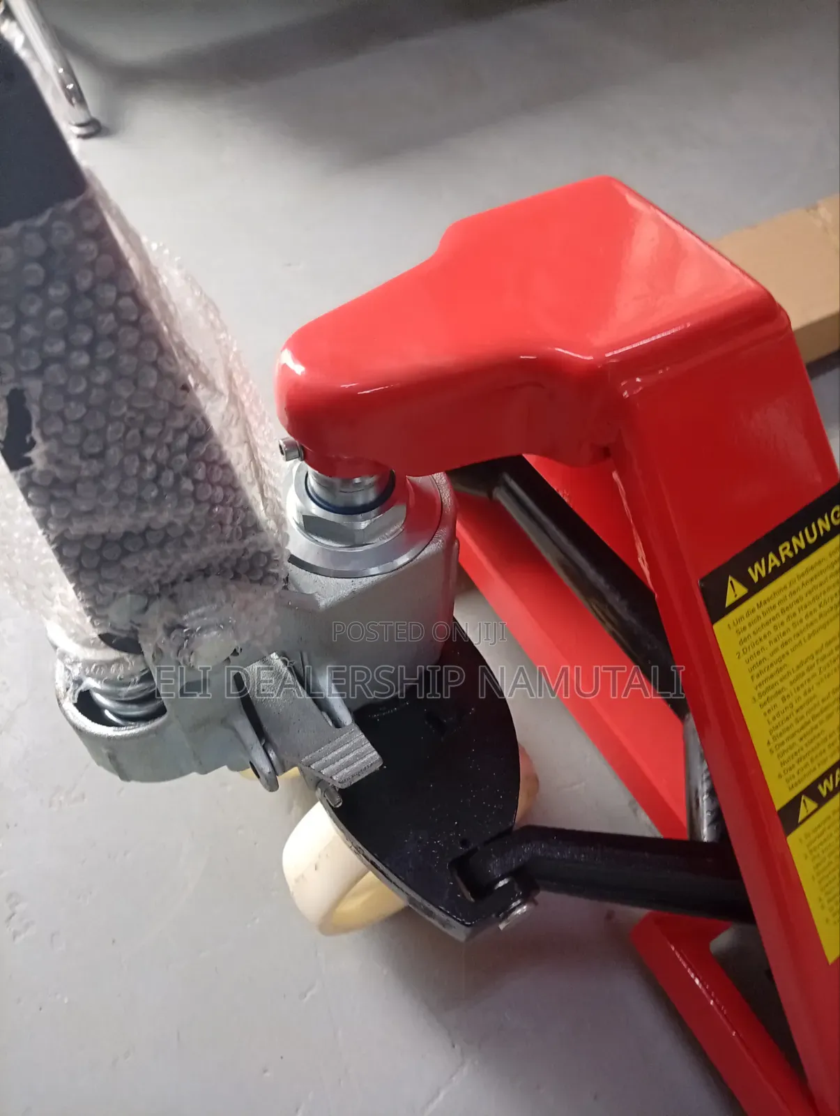 Hydraulic Hand Pallet Truck 3 Ton for Loading and Transporting Goods