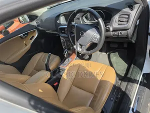 Volvo V40 2019 White