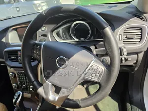Volvo V40 2019 White