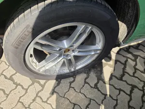 Porsche Macan 2019 Green