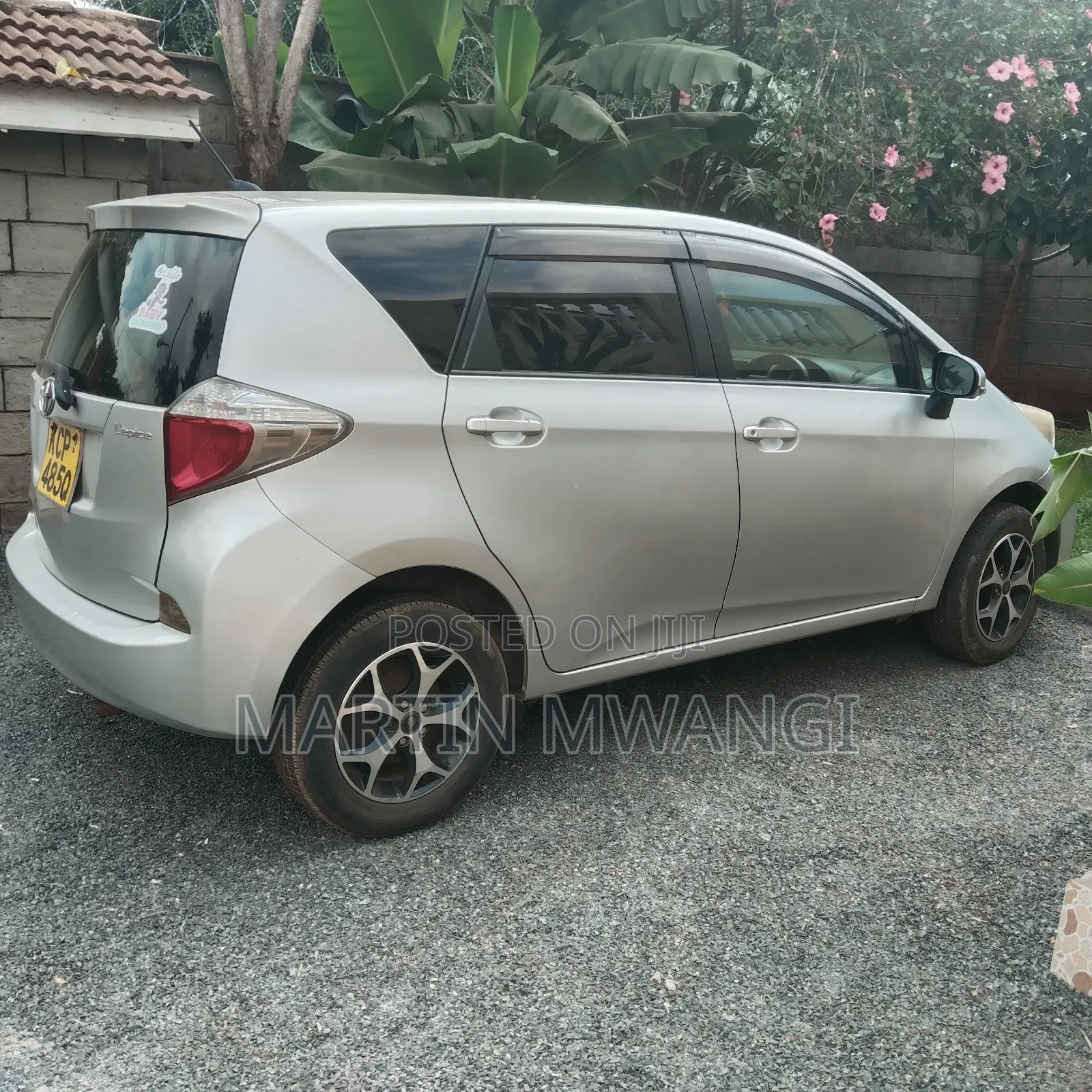 Toyota Ractis 2011 Silver
